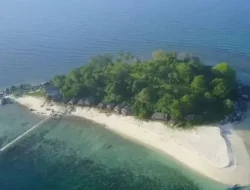 Disporapar dan Satpol PP Kayong Utara Bersihkan Pantai Pulau Datok, Siap Sambut Wisatawan