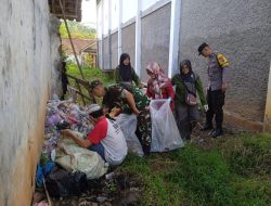 Polsek Sukadana dan Warga Margaharja Kompak Gelar Kerja Bakti World Clean Up Day 2025