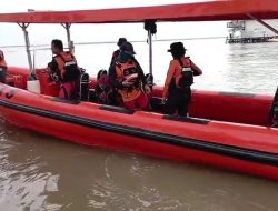 Perahu Nelayan Terbalik di Pantai Amal Baru, Tim SAR Kerahkan Pencarian Besar-Besaran