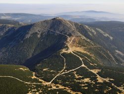 Sněžka: Menyapa Langit di Puncak Tertinggi Republik Ceko