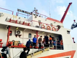 Meski Lebaran 3 Kapal Tetap Layani Penumpang di Pelabuhan Kalianget Sumenep