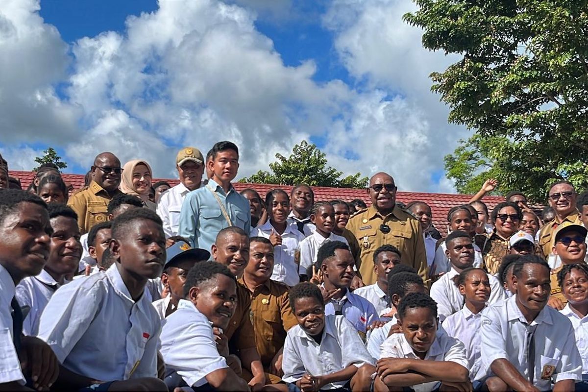 Gibran Tinjau Sekolah Khusus