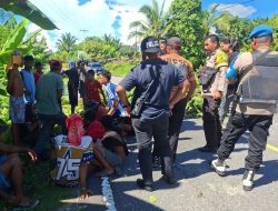 Warga Seriholo Maluku Blokade Jalan Akses Transportasi 3 Kabupaten Lumpuh